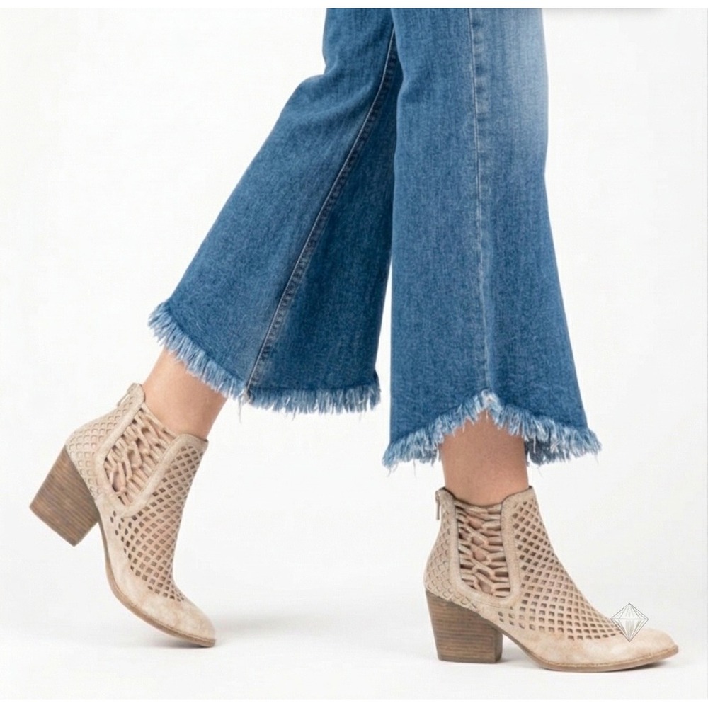 Matisse Coconumts Ankle Boots 8 Western Laser Cut Lattice Boho Block Heel Beige